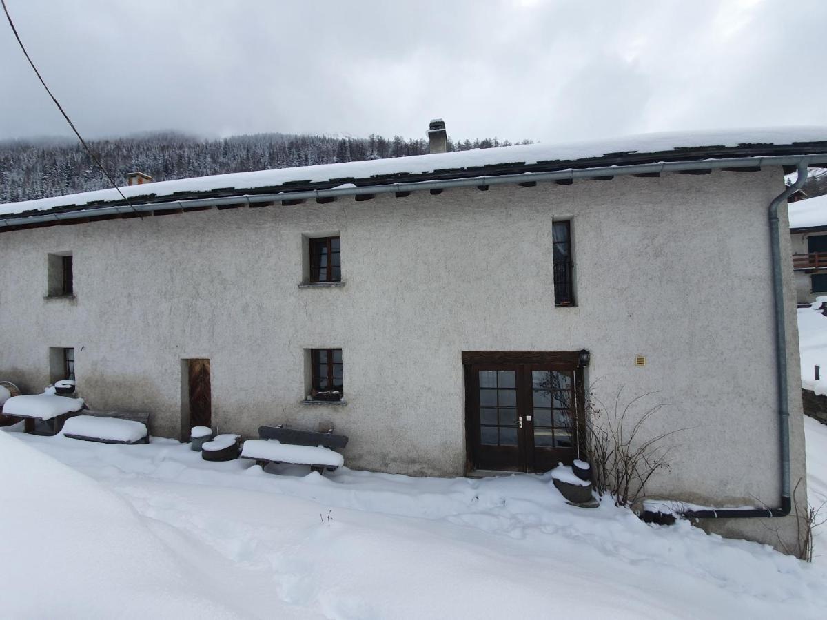 Apartamento Bourg-Saint-Pierre : Le Cachet D'Antan Exterior foto